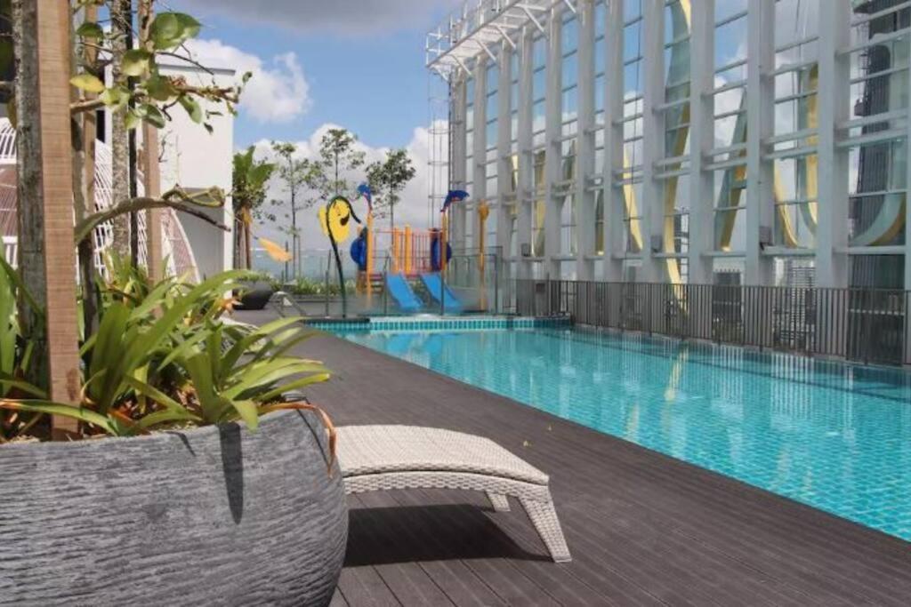 【netflix】suasana Suites,nxt To Ciq【poolgym&wifi】 Apartment Johor Bahru