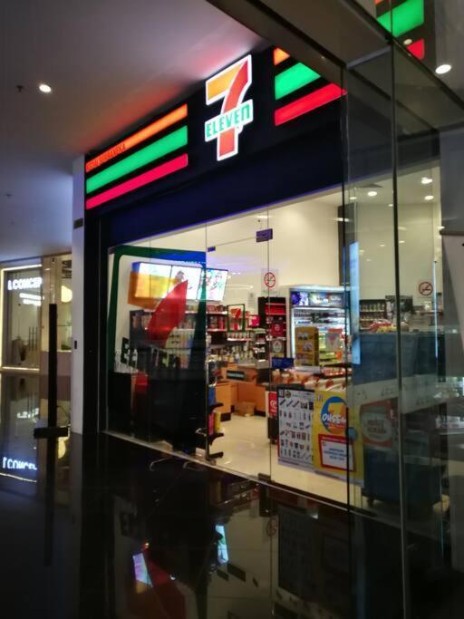 【netflix】suasana Suites,nxt To Ciq【poolgym&wifi】 Apartment Johor Bahru